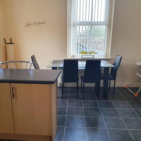 Pomfret House, 3 Bedrooms, Burnley Central, Contractors And Groups First Choice, Free Parking Exterior photo
