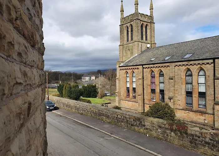 Pomfret House, 3 Bedrooms, Burnley Central, Contractors And Groups First Choice, Free Parking