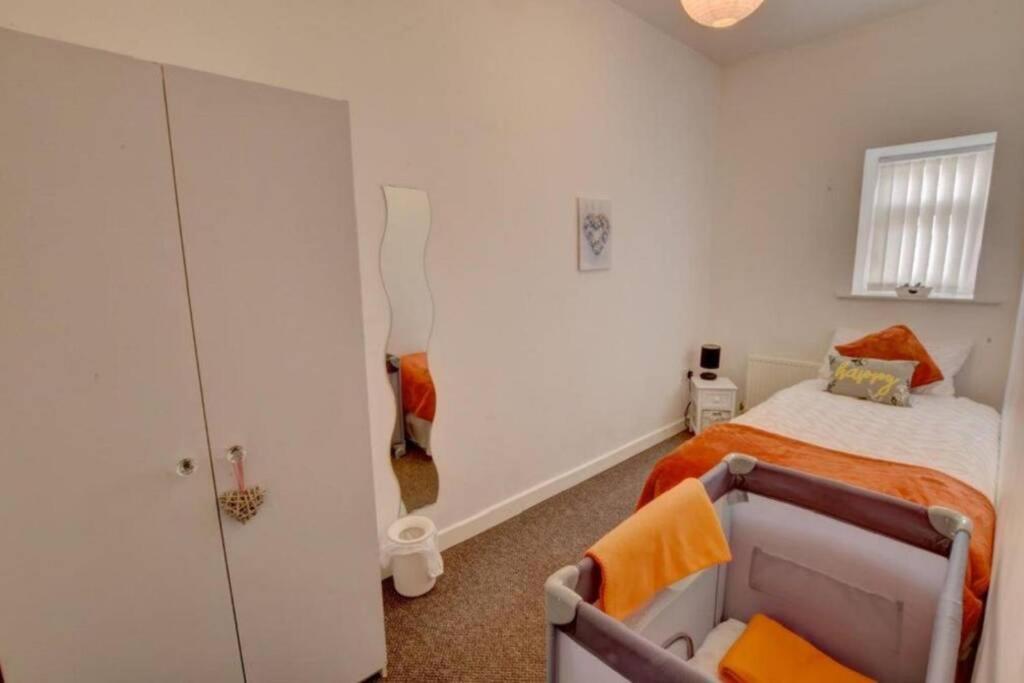 Pomfret House, 3 Bedrooms, Central, Contractors And Groups First Choice, Free Parking Holiday home Burnley