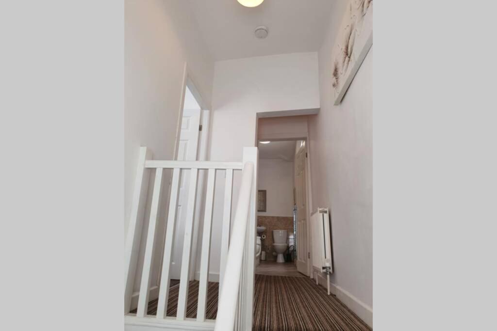 Pomfret House, 3 Bedrooms, Central, Contractors And Groups First Choice, Free Parking