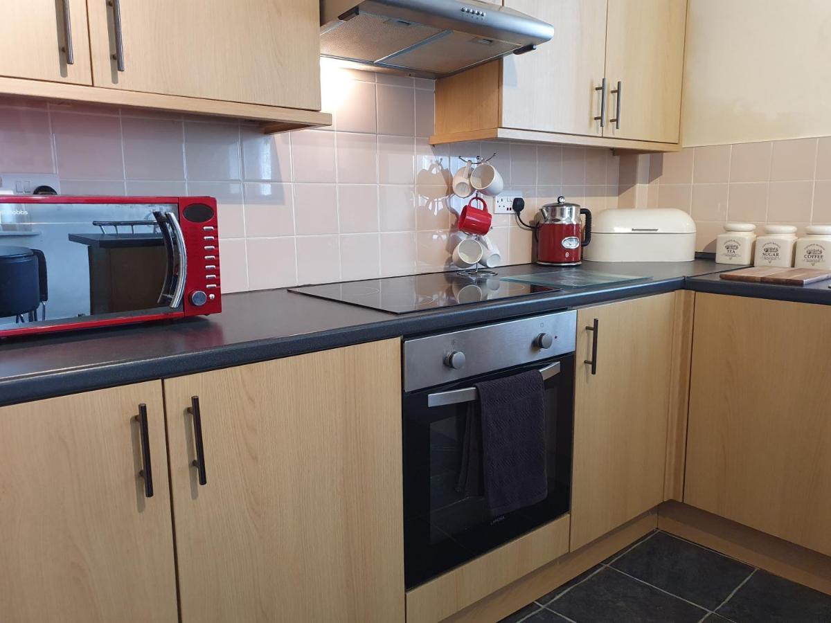 Pomfret House, 3 Bedrooms, Central, Contractors And Groups First Choice, Free Parking * Burnley