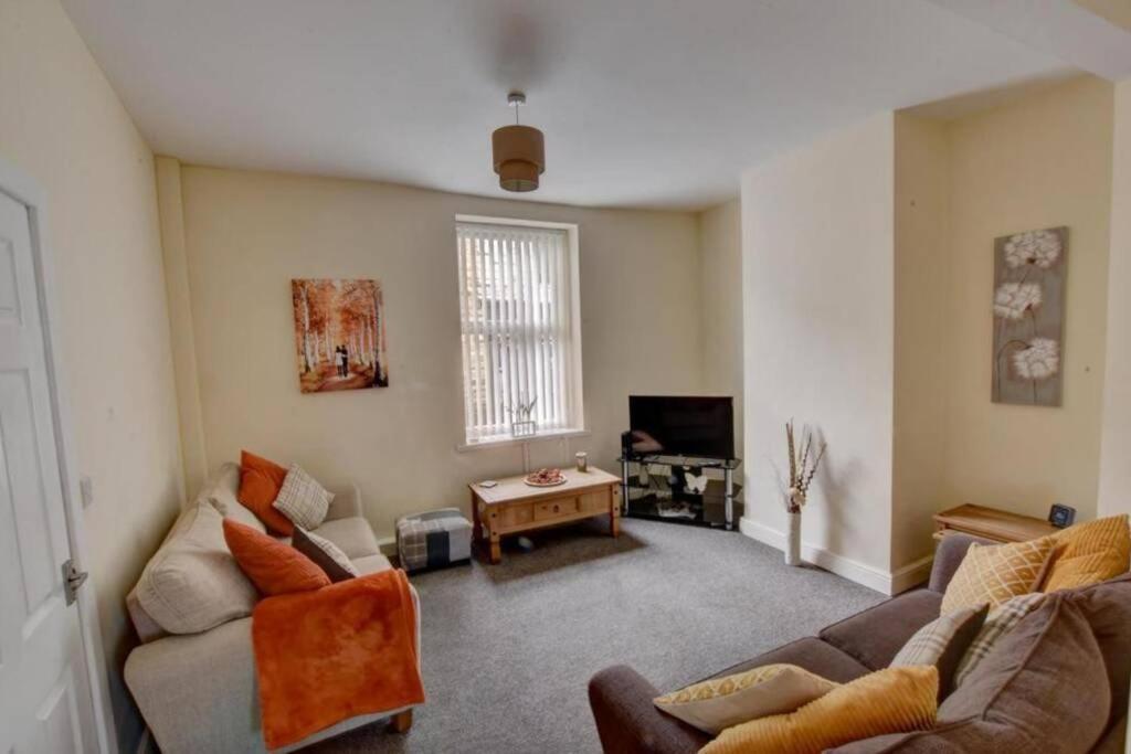 Pomfret House, 3 Bedrooms, Central, Contractors And Groups First Choice, Free Parking