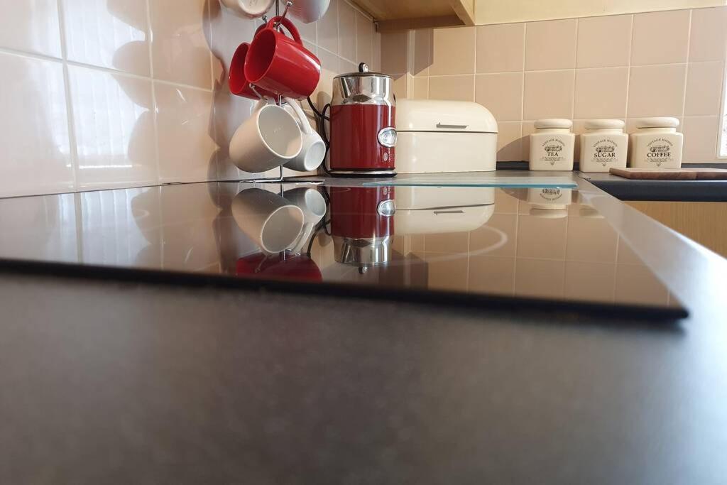 Holiday home Pomfret House, 3 Bedrooms, Central, Contractors And Groups First Choice, Free Parking