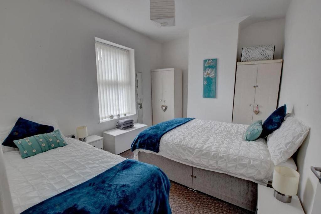 Pomfret House, 3 Bedrooms, Central, Contractors And Groups First Choice, Free Parking Holiday home