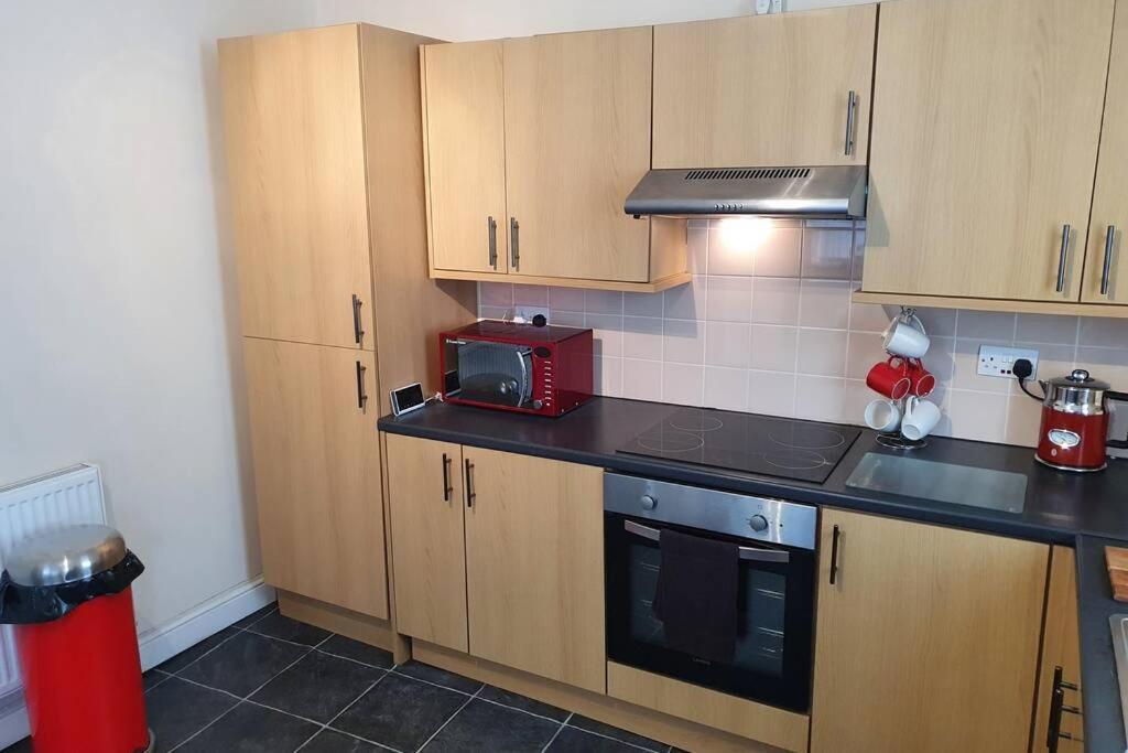 Pomfret House, 3 Bedrooms, Central, Contractors And Groups First Choice, Free Parking Burnley