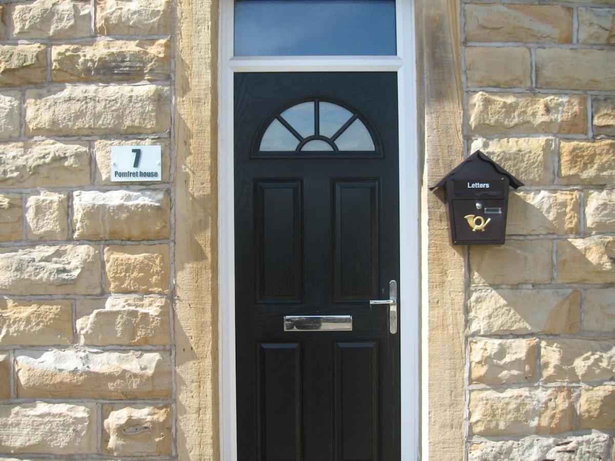Pomfret House, 3 Bedrooms, Central, Contractors And Groups First Choice, Free Parking *