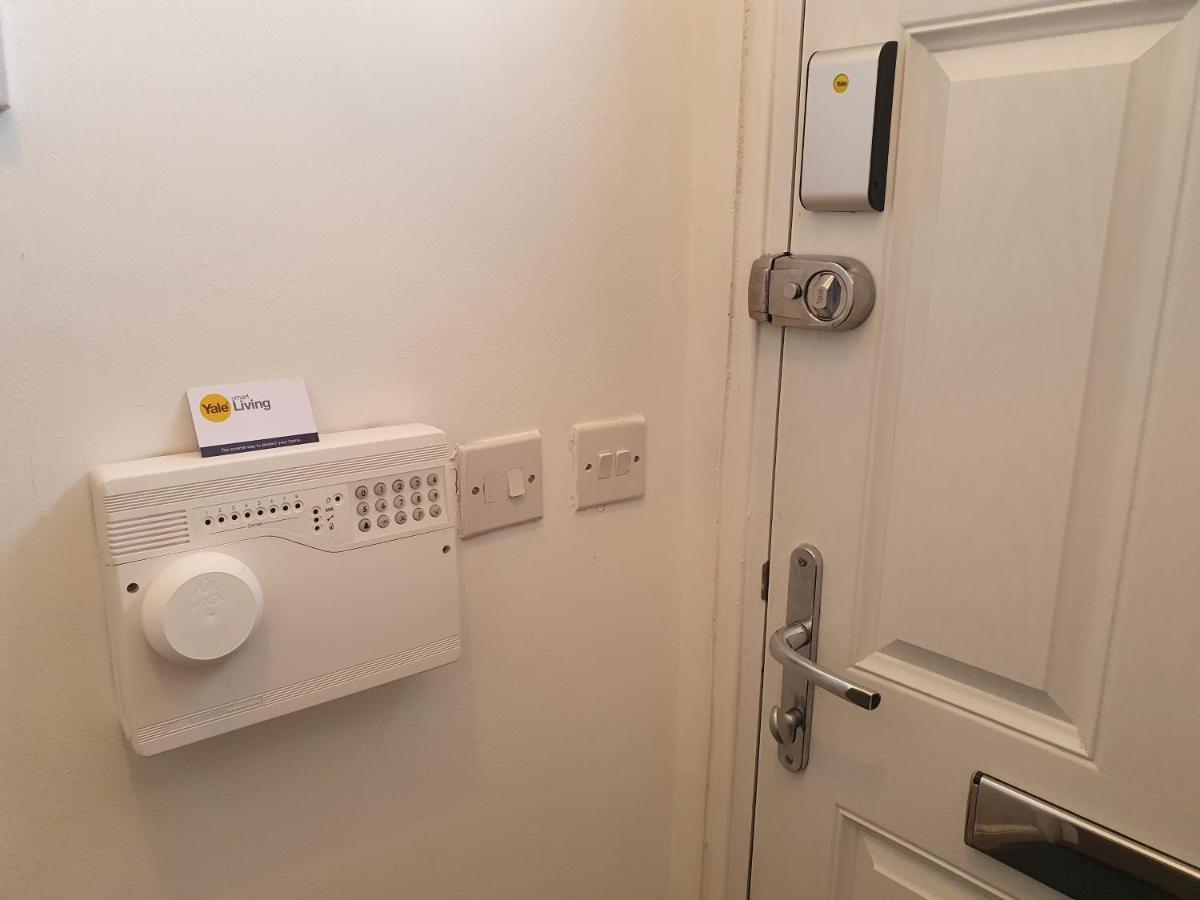 Pomfret House, 3 Bedrooms, Central, Contractors And Groups First Choice, Free Parking *