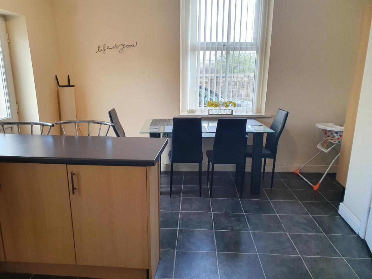 Pomfret House, 3 Bedrooms, Central, Contractors And Groups First Choice, Free Parking Holiday home *